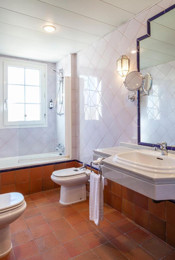 Double Room with Extra Bed (2 Adults + 1 Child),1347613958:JPEG